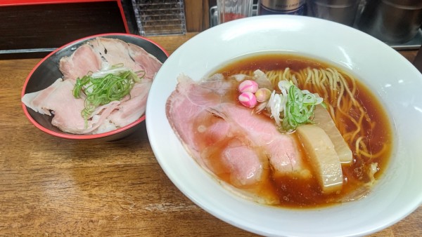 「鶏清湯醤油らーめん+チャーシュー丼」@らーめん 四季福の写真