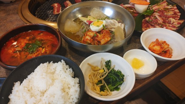 「冷麺レギュラー(太麺)￥869」@安楽亭 生麦店の写真