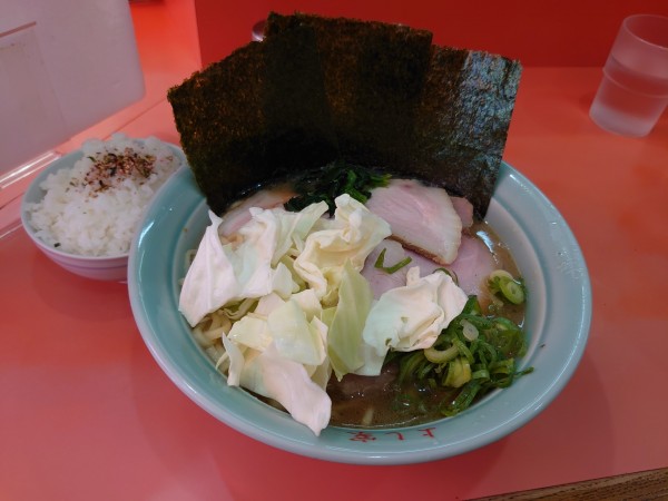 「チャーシュー麺中盛り+小ライス」@よし家の写真