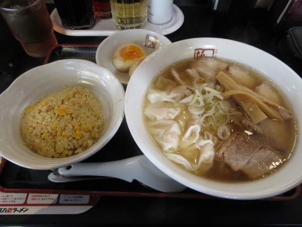 「喜多方わんたんラーメン（９６０円）＋半炒飯３８０円」@喜多方ラーメン坂内 新利根店の写真