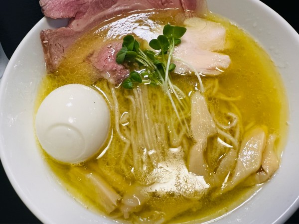 「濃厚鶏白湯そば&味玉、チャーシュー丼」@麺屋 美浪の写真