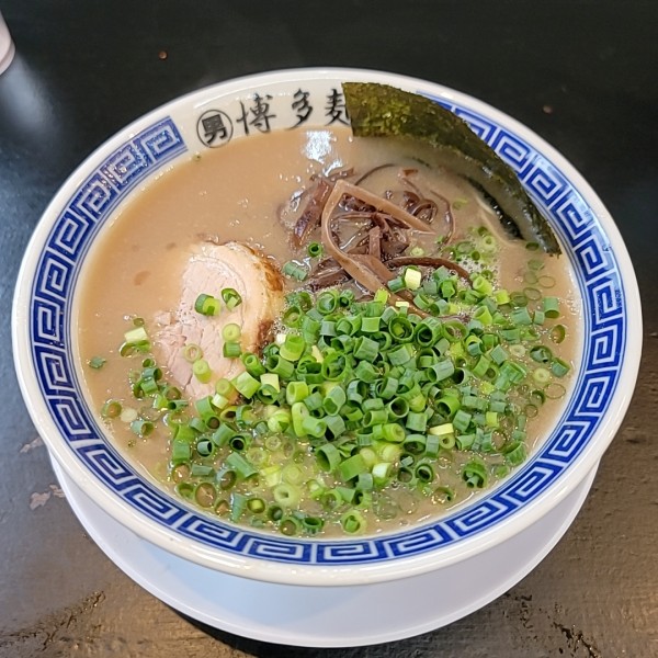 「長浜ラーメンバリカタ自家製辛子高菜別皿ニンニク」@とんこつラーメン男盛の写真