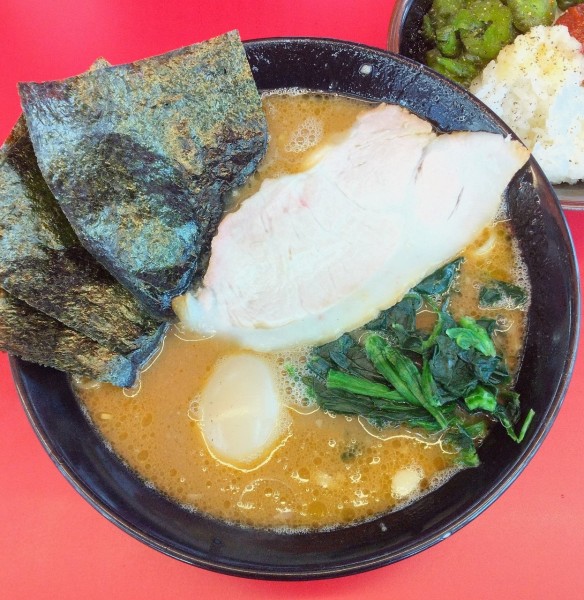 「家系味噌(並) 850円＋味玉 100円」@横浜家系ラーメン 宮里家の写真