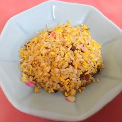 ベトコンラーメン680円、半チャーハン300円