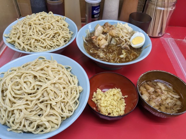 「つけ麺+大盛り(700申請)+ブタカスタブラ+生姜」@ラーメン富士丸 東浦和店の写真