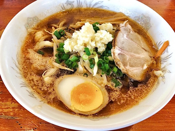 「特製黒らーめんブラック 黒マー油(1000円)」@らあめん 美春 桜川店の写真