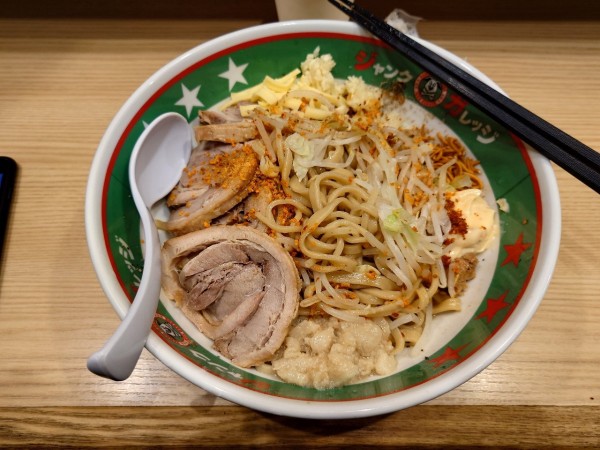 「パワフルまぜそば 全マシ」@ジャンクガレッジ ふじみ野駅前店の写真