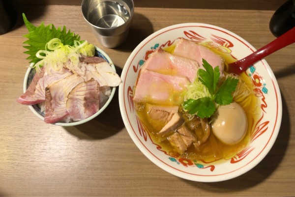 「淡口醤油ラーメンDX & 兵庫こしょうダイの炙り丼」@がふうあんの写真