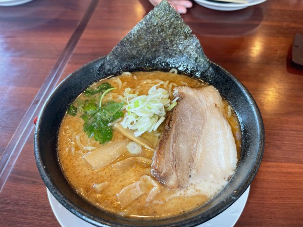 「焼きあご豚骨大盛り」@自家製麺 いつき亭の写真