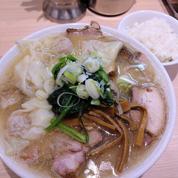 「チャーシューワンタンメン(塩)1450円他」@桜上水 船越の写真