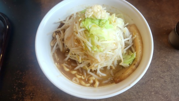 「銀郎ラーメン860円野菜ニンニクマシ」@東京背脂 銀の豚の写真