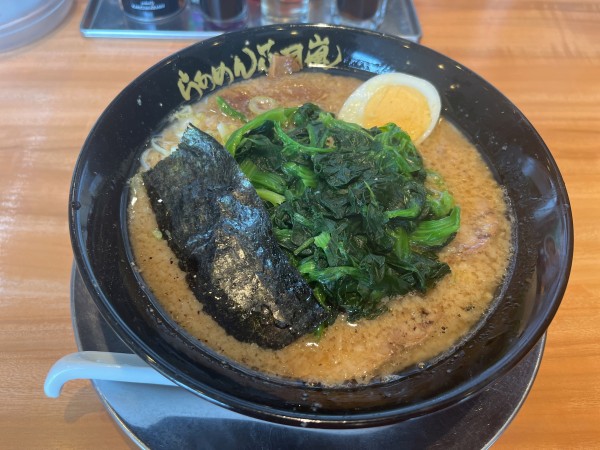 「嵐げんこつらぁめん　ほうれん草」@らあめん花月嵐 戸田美女木店の写真