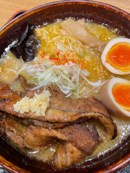 「炙り豚盛り味噌らーめん」@一期一会 札幌みその ららぽーと湘南平塚店の写真