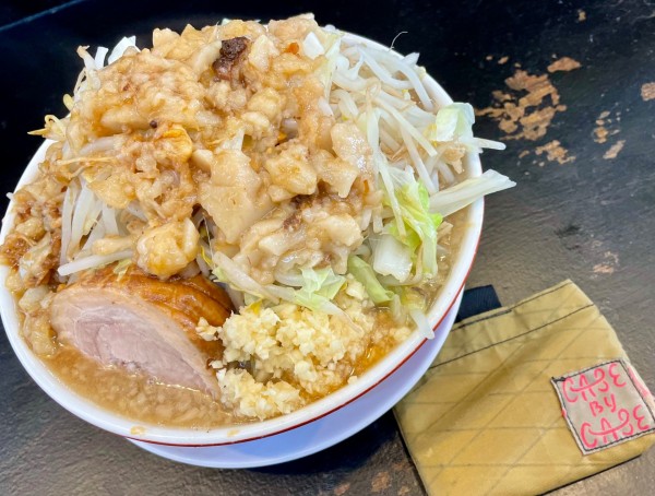 「ラーメン並ニンニク少しアブラ多めヤサイちょいマシ」@とんこつラーメン男盛の写真