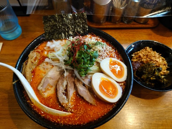 「濃厚鶏辛塩白湯＋特製」@麺屋 鶏口の写真