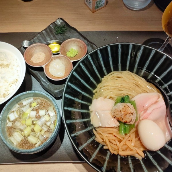 「帆立の昆布水つけ麺 黒､昆布玉子､ごはん」@Tokyo Style Noodle ほたて日和の写真