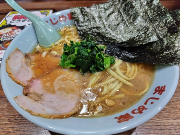 「ラーメン　並　：かため　※クーポンで５００円」@豚骨醤油ラーメン まじめ家の写真