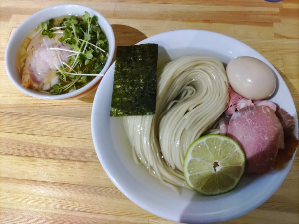 「肉盛り味玉昆布水つけ麺(大盛)」@一番だしラーメン しんせんの写真