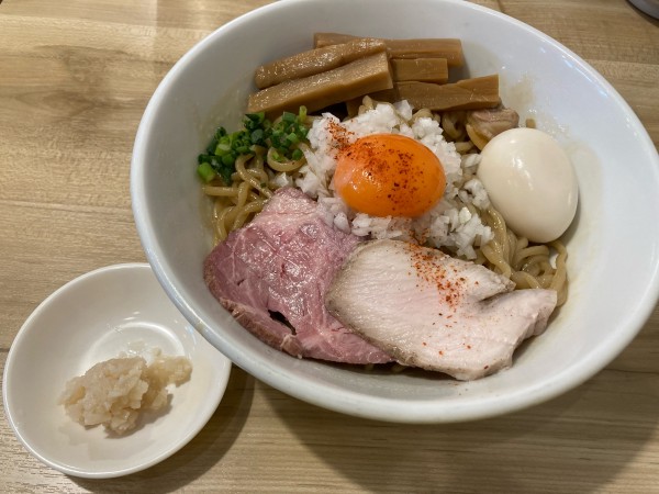 「油そば・味玉・メンマ」@麺堂イズムの写真