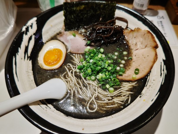 「黒」@博多長浜らーめん よかとの写真