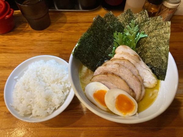 「極楽らーめん」@鶏らーめん 極楽鳥の写真