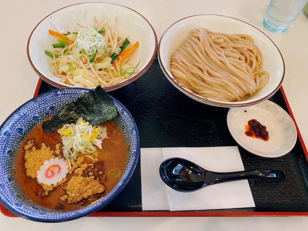 「濃厚つけ麺　辛いトッピング　煽り野菜サービス」@二代目麺屋こうじの写真