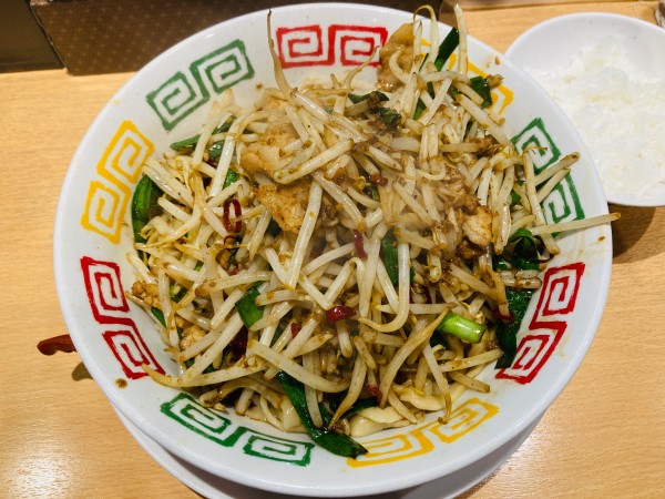 「【限定】ガリデブ式皿台湾(300g 極太麺)＋半ライス」@ガリデブチュウの写真