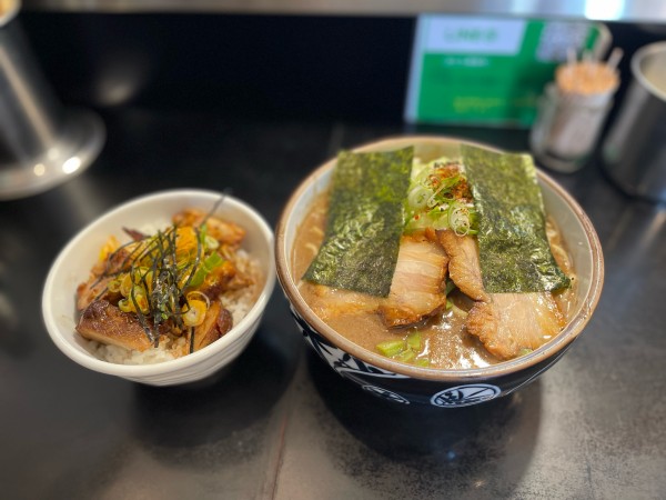 「特濃(ハード)、チャーシューごはん」@麺家 うえだの写真