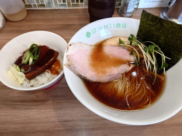「ランチセット　中華そば＋角煮ご飯　990円」@はつがい商店の写真