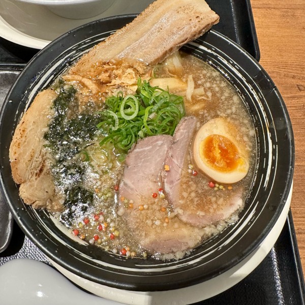 「濃厚背脂醤油チャーシュー」@らぁめん香房 登里勝 長島店の写真