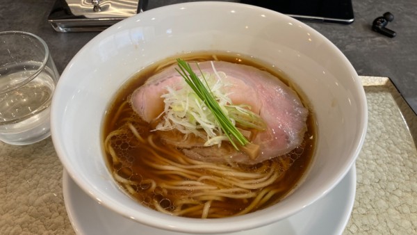 「中華蕎麦（醤油）」@宍道湖しじみ中華蕎麦 琥珀 池袋店の写真