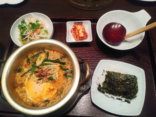 「辛ラーメンセット　950円」@花郎亭の写真