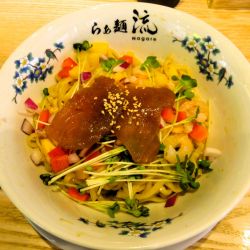 【限定】漬け鮪とむき海老の冷やしそば（980円）