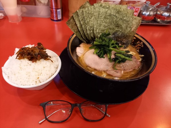 「ラーメン+のり(かため・多め)」@横浜家系ラーメン 大輝家の写真