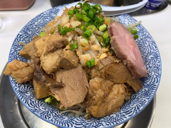 「小豚汁なし背脂そば」@らーめん 凌駕の写真