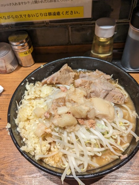 「ラーメン少ニンニク多めアブラ」@ラーメン豚嵐の写真