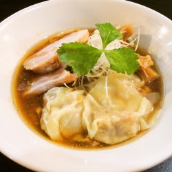 「醤油中華そば」(850円)+「肉海老ワンタン」(200円)