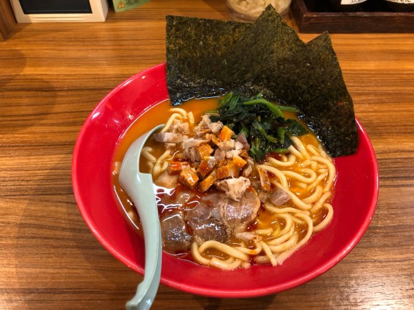 「赤辛家系ラーメン」@横浜家系ラーメン 壱角家 落合南長崎店の写真