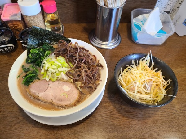 「ネギラーメン+キクラゲ+大盛り」@うまいヨ ゆうちゃんラーメンの写真