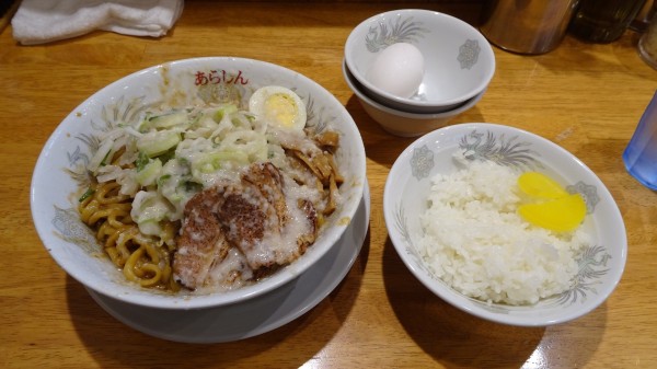 「油そば中（1,000円）＋めし（150円）＋生卵（100円）」@ラーメン あらしんの写真