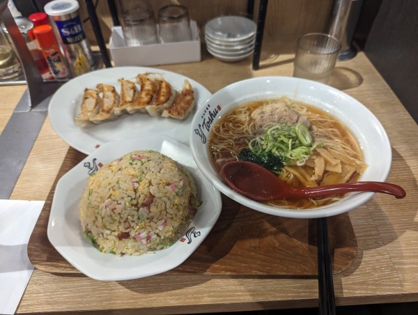 「ビッグ東秀ラーメンセット」@れんげ食堂 Toshu 戸越公園店の写真