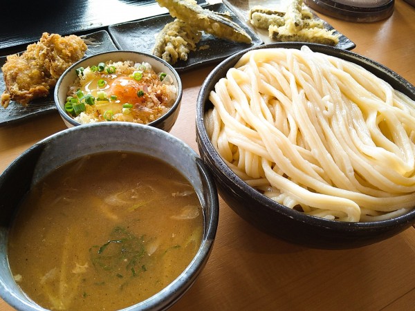 「あごだし鳥塩汁うどん+こだわりのたまごかけごはん　他」@武蔵野うどん 竹國 羽村店の写真