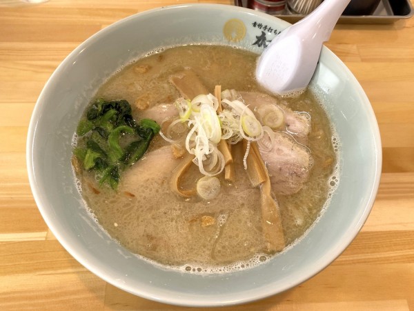「豚骨白湯ラーメン・塩 900円」@青竹手打ち佐野ラーメン 加州屋の写真