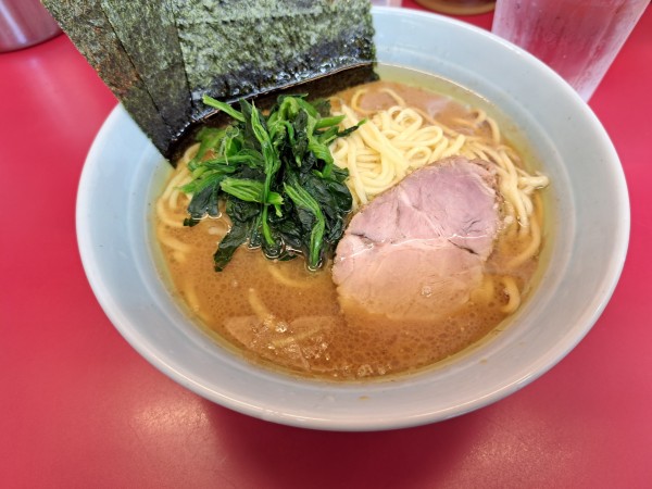 「らーめんかため多め」@横浜ラーメン 武蔵家 大宮店の写真