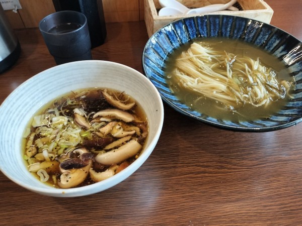 「とろとろ昆布水と椎茸出汁つけ麺 1100円」@六花 -Rokka-の写真