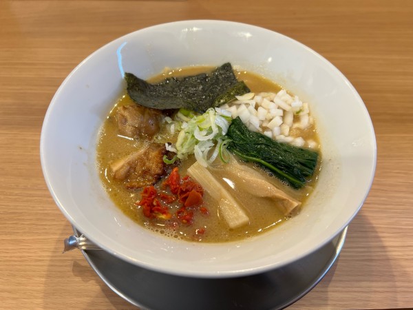 「濃厚鶏白湯らーめん」@らぁ麺食堂Wの写真