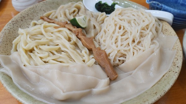「つけ麺(塩) 大盛り・締めのおにぎり✘‎2 ￥1,200」@和渦製麺の写真