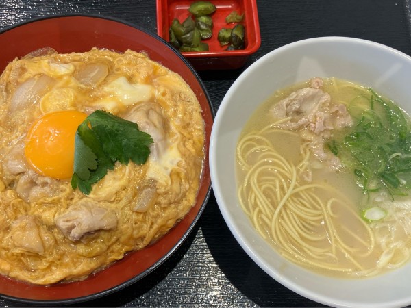 「絶品！親子丼鶏白湯ラーメンセット1133円」@がブリチキン。 ららぽーとTOKYO-BAY店の写真