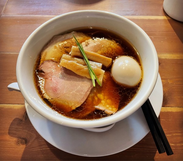 「醤油の純鶏そば　特製トッピング」@自家製麺 うろたの写真