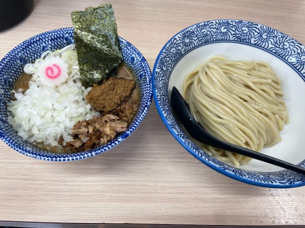 「つけめん　並（TP:玉ねぎ、ほぐし肉）」@狼煙 大宮店の写真